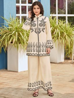 Varanga - Women White Pure Cotton Top with Pant (Set of 2)