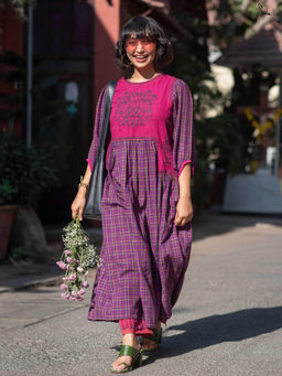 Suta - Women Purple Checks Kurta with Pant