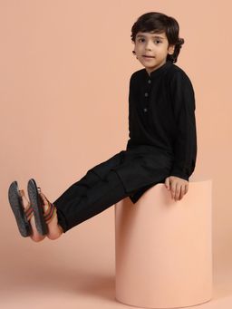 KISAH - Boys Black Solid Kurta & Pyjama