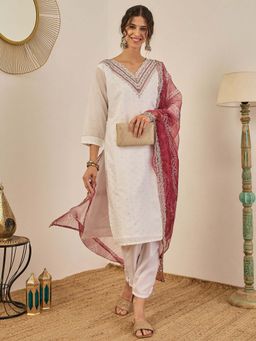 VredeVogel - Off-White Women Kurta With Pant & Dupatta