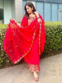 VredeVogel - Pink Women Kurta With Palazzo & Dupatta