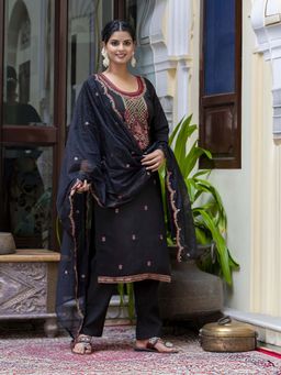 VredeVogel - Black Women Kurta With Pant & Dupatta
