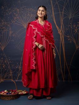 VredeVogel - Pink Women Kurta With Palazzo & Dupatta