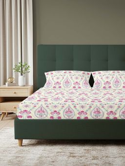 Urban Space - Persian Courtyard Pink Cotton Bedsheet with 2 Pillow Covers