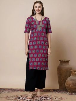 Gahan - Women Stylish Crepe Printed Straight Kurta - Maroon