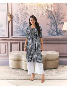 Gahan - Women Stylish Crepe Printed Straight Kurta - Navy Blue