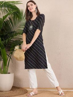 Gahan - Women Stylish Crepe Printed Straight Kurta - Black