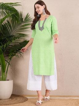 Gahan - Women Stylish Crepe Printed Straight Kurta - Green