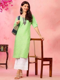 Gahan - Women Stylish Crepe Printed Straight Kurta - Green