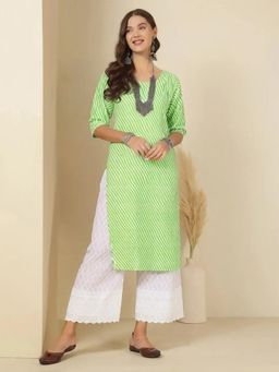 Gahan - Women Stylish Crepe Printed Straight Kurta - Green