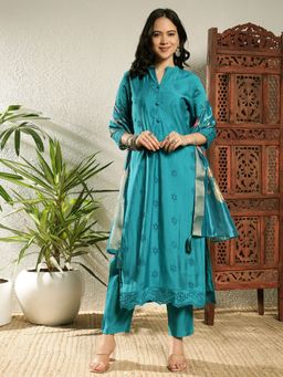 Shopping Queen - Women Green Viscose Embroidered Kurta and Pant with Dupatta