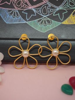 Niscka - Stylish Gold-Plated Matte Floral Earrings with Pearl