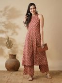 Red color option, Sold out, Currently selected
