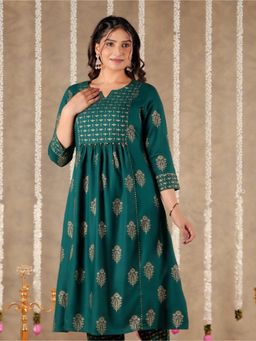 ARAMYA - Green Rayon Panelled Floral Print Kurta for Women