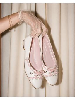 drunch - Women Off White Ballerina