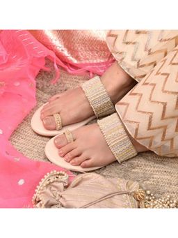 Coral Haze - Ishana Women Off White Kolhapuris