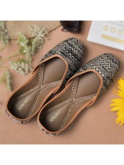 Coral Haze - Parisian Black Juttis