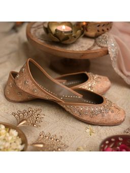 Coral Haze - Nayaab Peach Juttis