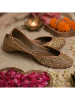 Coral Haze - Shamaa Gold Juttis