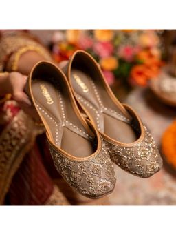 Coral Haze - Sona Taupe Juttis