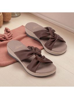 Coral Haze - Snug Brown Sandals