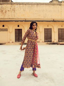 Swati Vijaivargie - Bharatpur Kurta with Mehar Pant and Badmer Dupatta (Set of 3)
