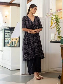 Anuvas - Stygian Kurta with Pant (Set of 2)