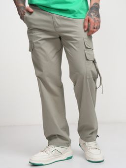 HIGHLANDER - Men's Green Solid Straight Fit Cargo Trousers