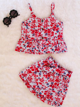 Woonie - This Woonie floral strappy top with shorts-red is a summer essential for your little girl. Tailored in the finest material, it features a square neck. Style it with fancy accessories to complete her look.