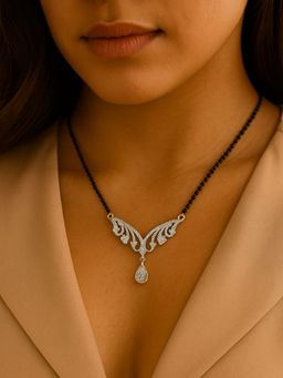 I Jewels - Traditional Single Line Pendant With Black Bead Chain Mangalsutra