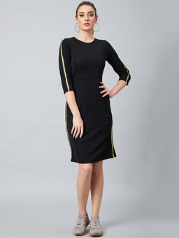 AAREIN - Black Solid T-shirt Dress