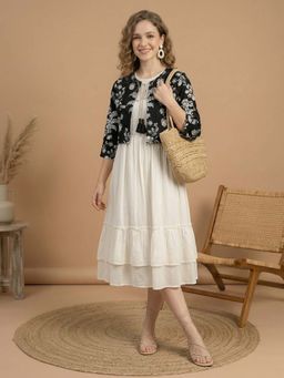 ZUMMER - White and Black Floral Detail Fit And Flare Dress