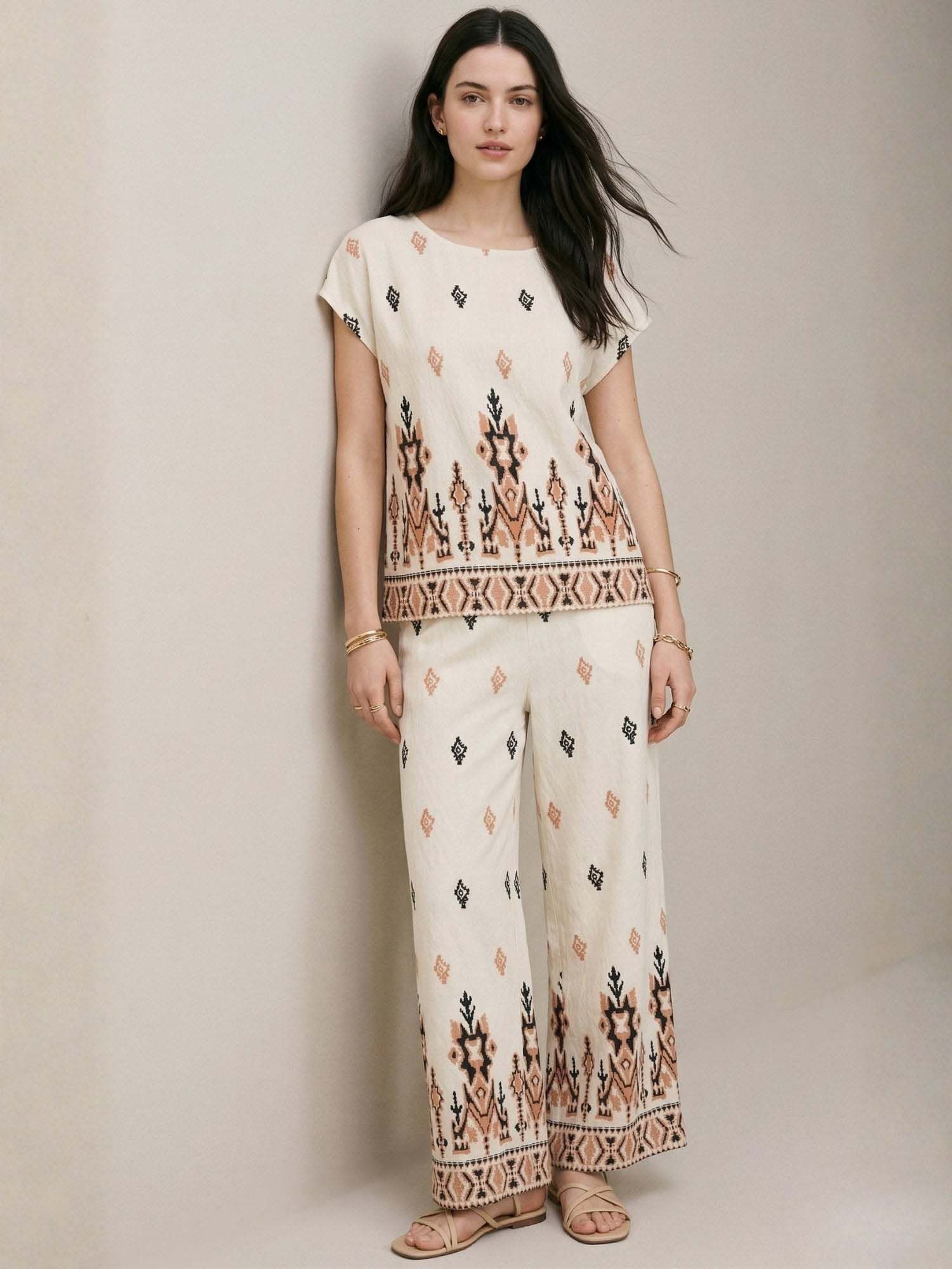 outzidr Off White Printed Top With Pants Co-Ord Set-picture-44