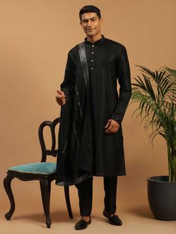Vastramay - Men Black Solid Silk Blend Kurta With Pyjama & Mirror Work Dupatta