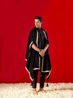 Vastramay - Men Black Solid Silk Blend Kurta With Viscose Pyjama & Velvet Cape