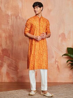Vastramay - Men Mustard Foil Bandhani Printed Rayon Kurta With Cream Pyjama