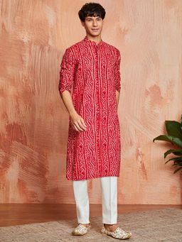 Vastramay - Men Red Foil Bandhani Printed Rayon Kurta With Cream Pyjama