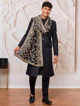 Vastramay - Men Black Kalka Jacquard Sherwani With Viscose Pyjama & Embroidered Velvet Dupatta