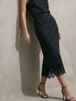 Outzidr - Black In Polka Dot Fabric with Eyelace Lace Hem Detail Skirt