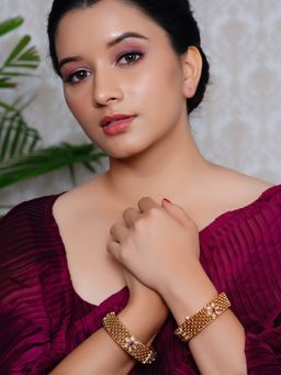 Designbox - Gold Tone Kundan Bangles