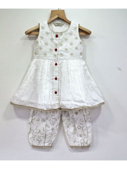 MASTARANG - Girls White Embroidered Kurta & Salwar