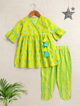 The Magic Wand - Green Cotton Woven Ikat Printed Gather Kurta & Dhoti