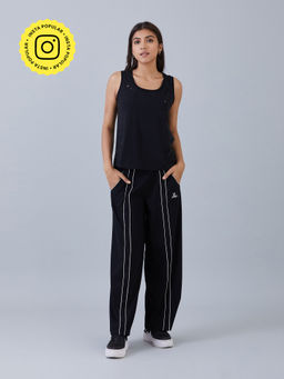 Muvazo - Breezy Eyelet Tank Black