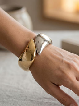 RUNORAA - The Siren Twist Cuff