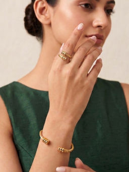 RUNORAA - Golden Twist Cuff with Ring