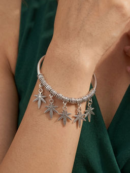 RUNORAA - Silver Fern Charm Bracelet