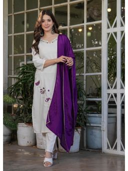 Gahan - Womens Off White Rayon Straight Kurta with Pant & Dupatta