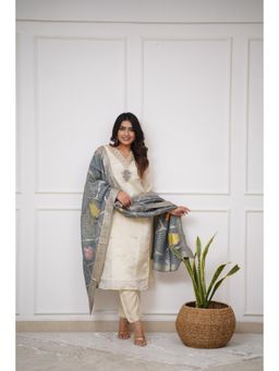 Gahan - Off White Viscose Chanderi Embroidered Lined Kurta with Pant & Dupatta