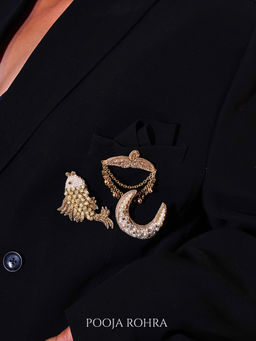 Label Pooja Rohra - Gold Kivyaa Brooch