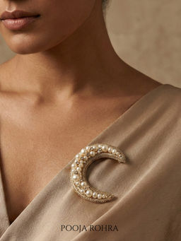 Label Pooja Rohra - White Amaya Brooch